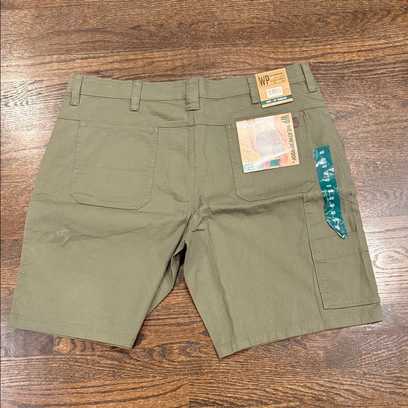 Weatherproof Men's Green Cargo Shorts - Picture 1 of 5